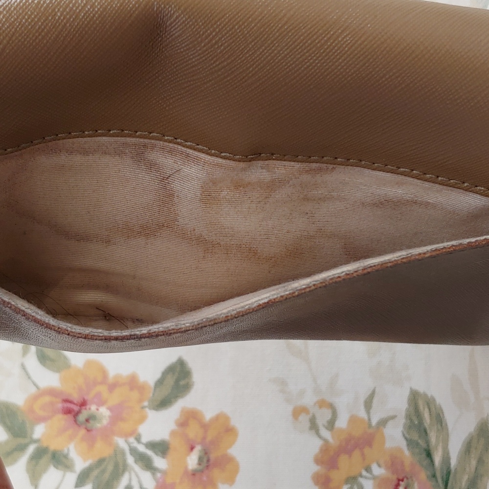 Marc Jacobs Tan and Brown Saffiano Leather Fold Clutch Wallet - Picture 17 of 17